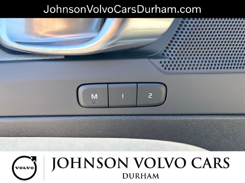 2024 Volvo XC40 B5 Plus Dark Theme
