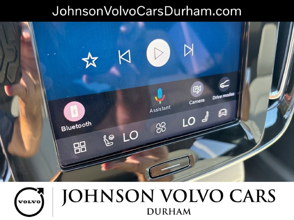 2024 Volvo XC40 B5 Plus Dark Theme