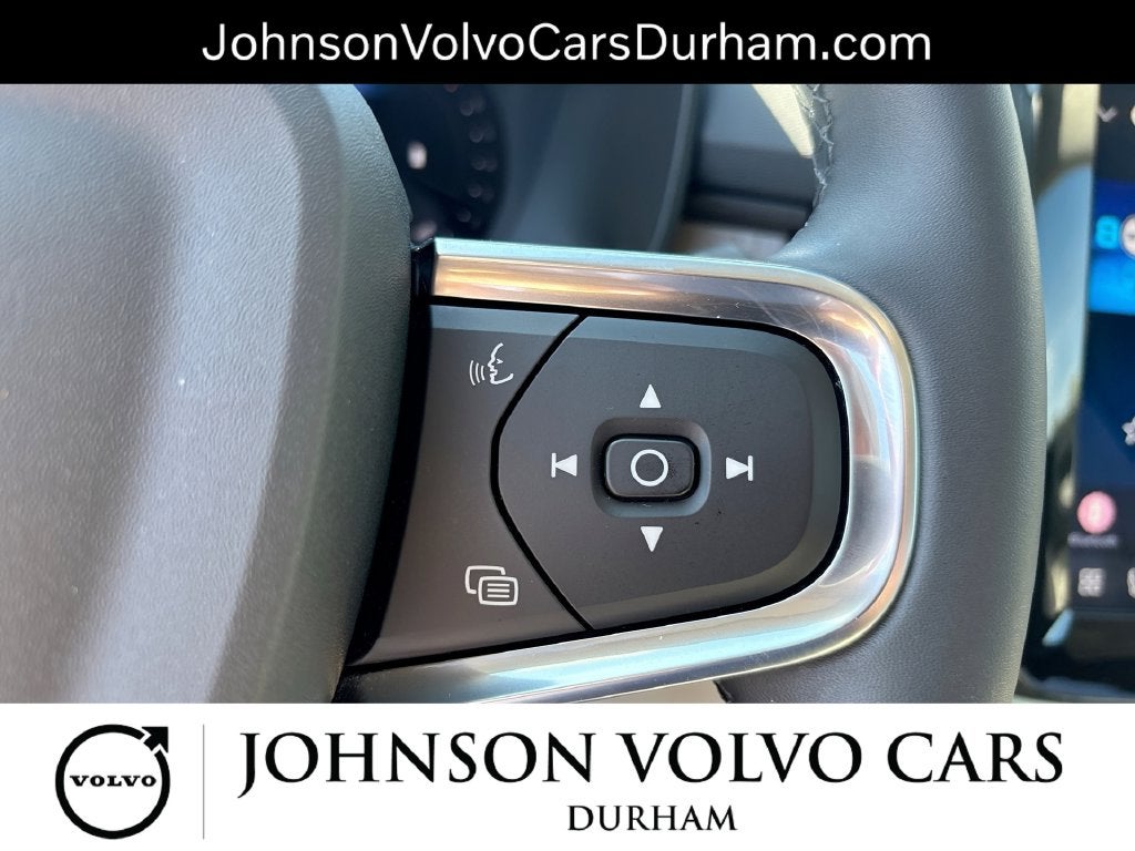 2024 Volvo XC40 B5 Plus Dark Theme