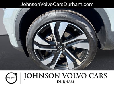 2024 Volvo XC40 B5 Plus Dark Theme
