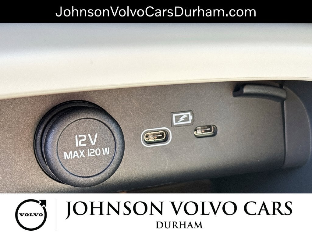 2024 Volvo XC40 B5 Plus Dark Theme
