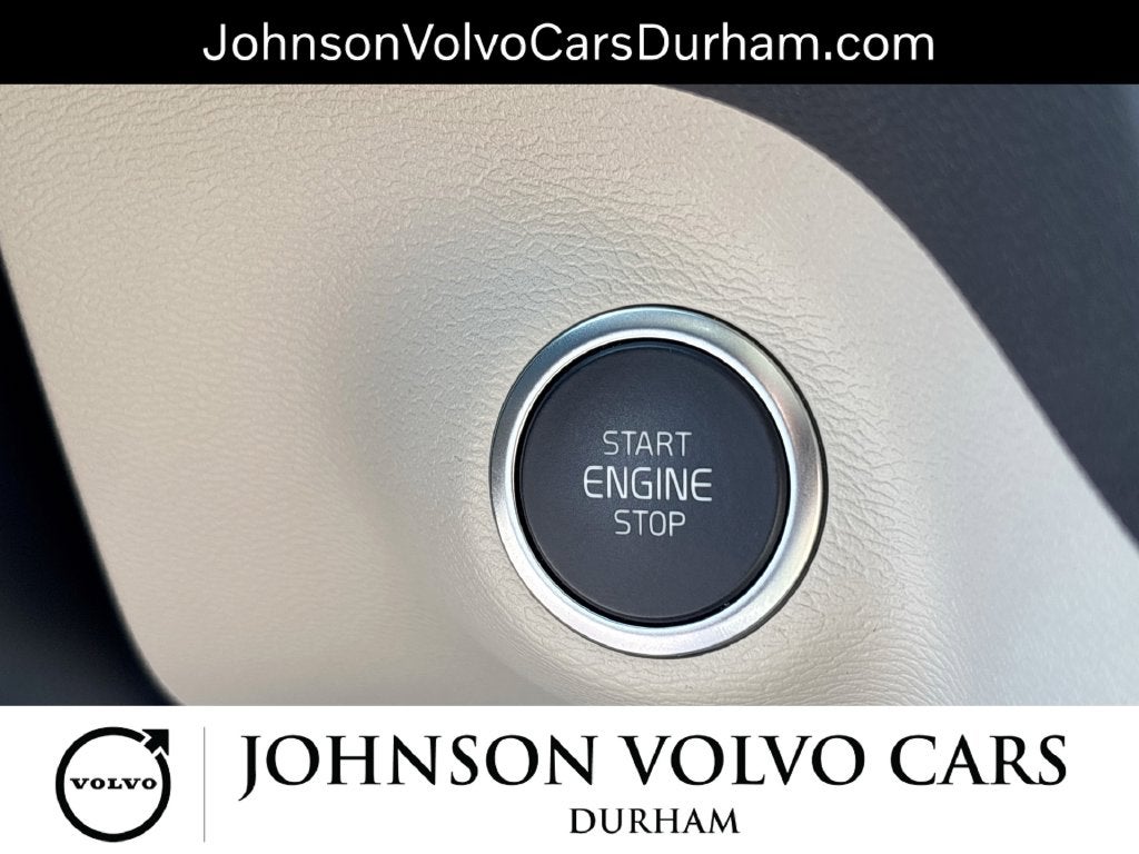 2024 Volvo XC40 B5 Plus Dark Theme