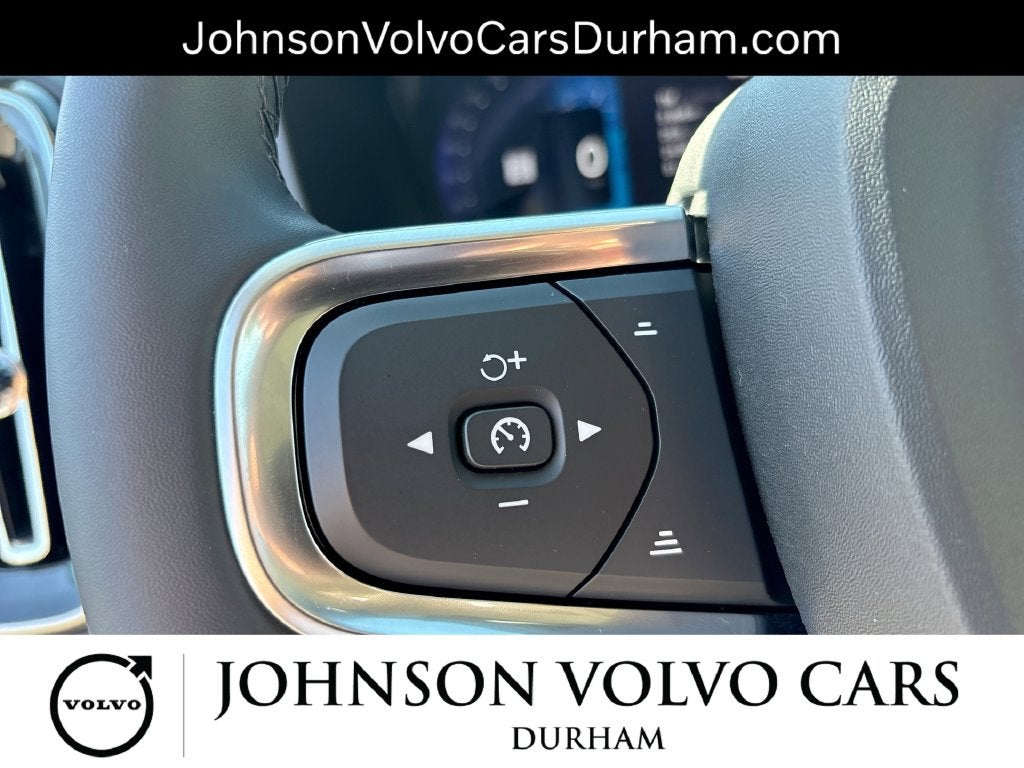 2024 Volvo XC40 B5 Plus Dark Theme
