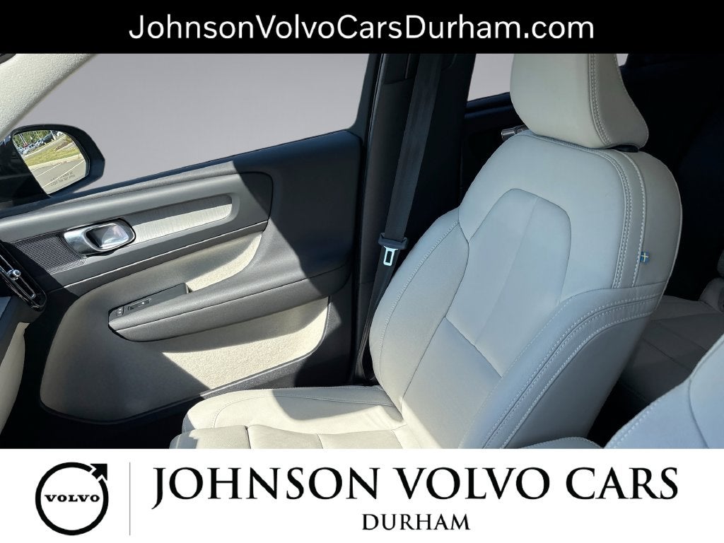 2024 Volvo XC40 B5 Plus Dark Theme