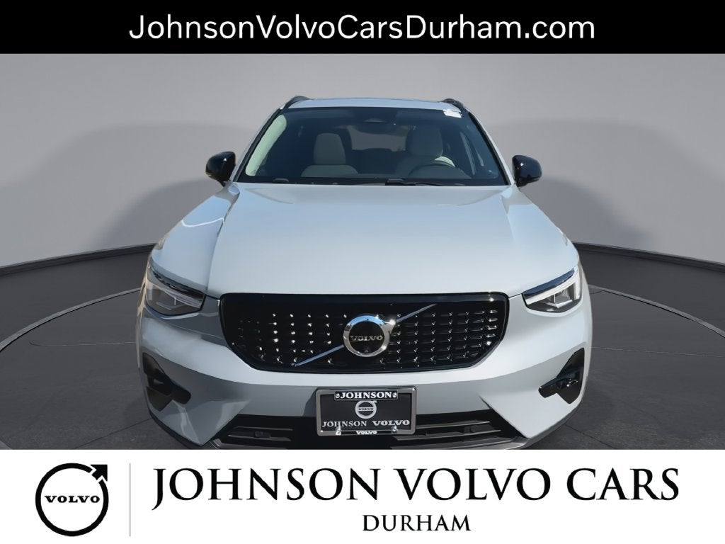 2024 Volvo XC40 B5 Plus Dark Theme