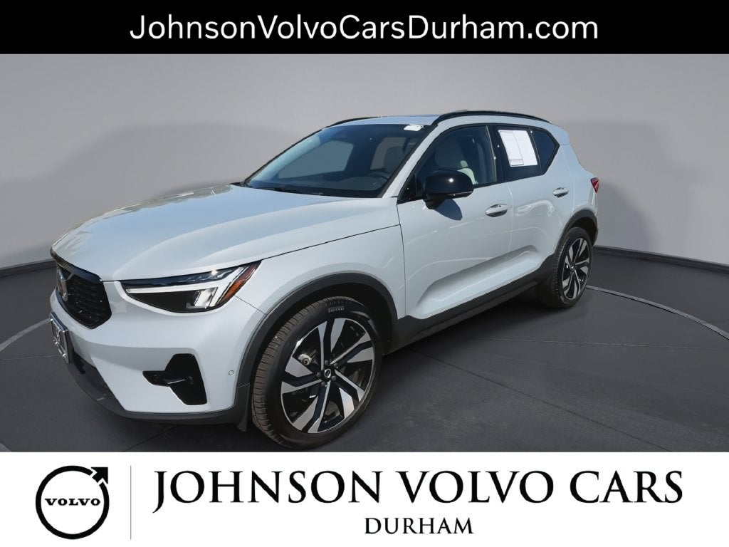 2024 Volvo XC40 B5 Plus Dark Theme