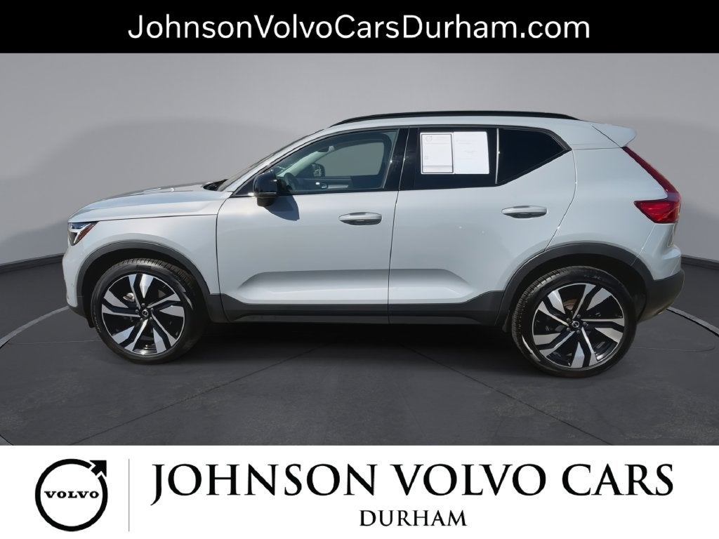 2024 Volvo XC40 B5 Plus Dark Theme
