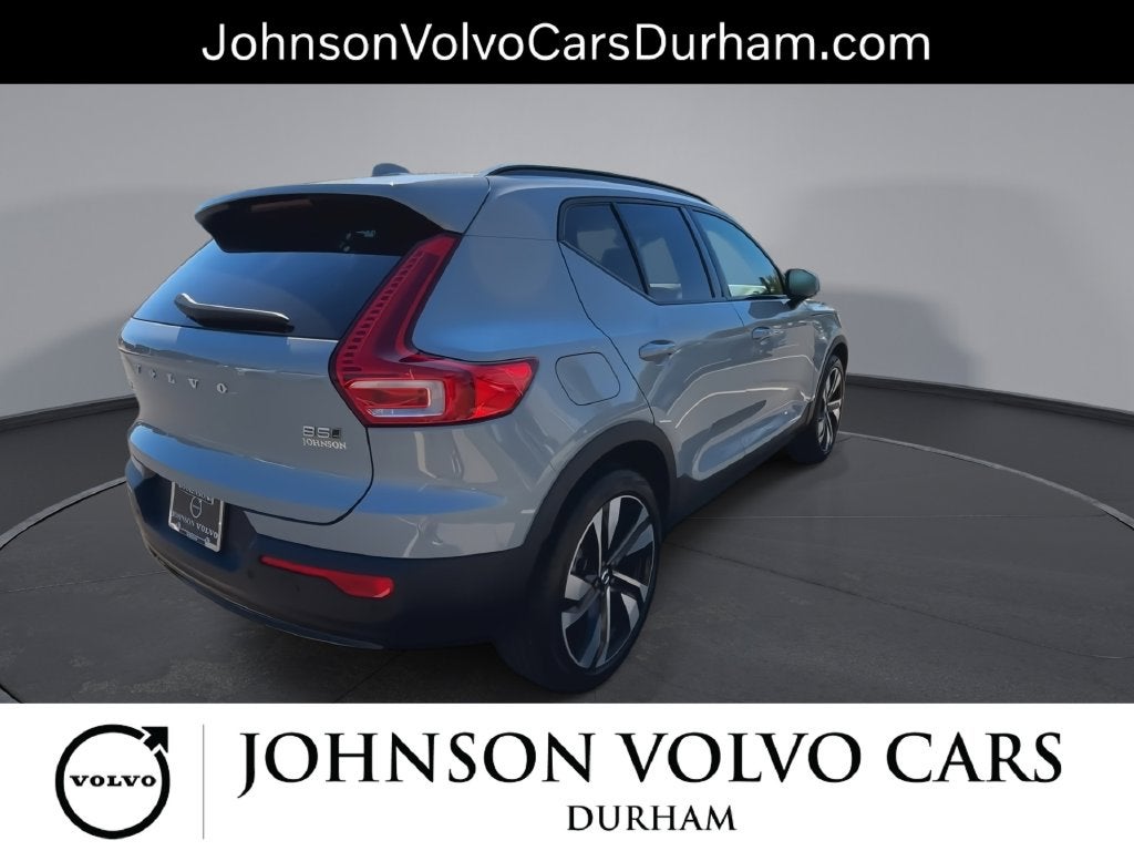2024 Volvo XC40 B5 Plus Dark Theme