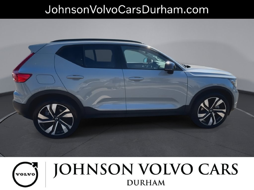 2024 Volvo XC40 B5 Plus Dark Theme