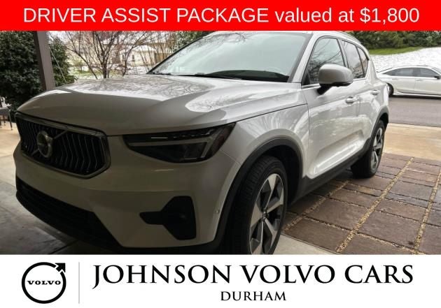2023 Volvo XC40 B5 Plus Bright Theme