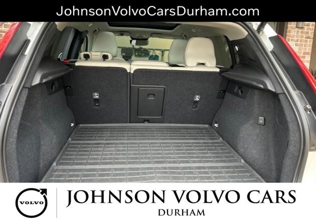 2023 Volvo XC40 B5 Plus Bright Theme