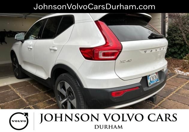 2023 Volvo XC40 B5 Plus Bright Theme