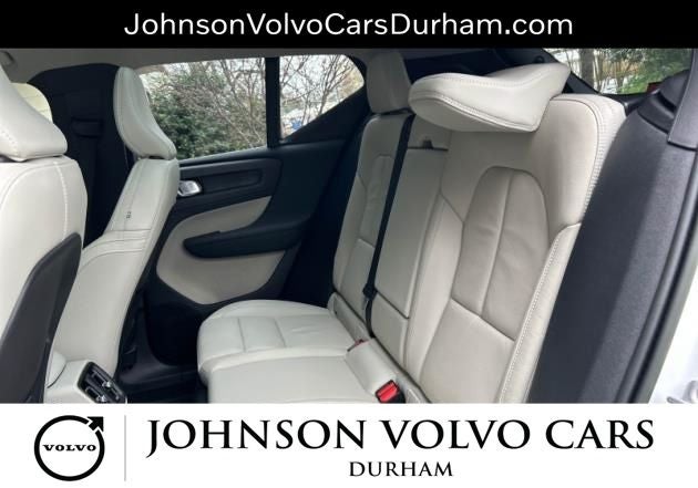 2023 Volvo XC40 B5 Plus Bright Theme