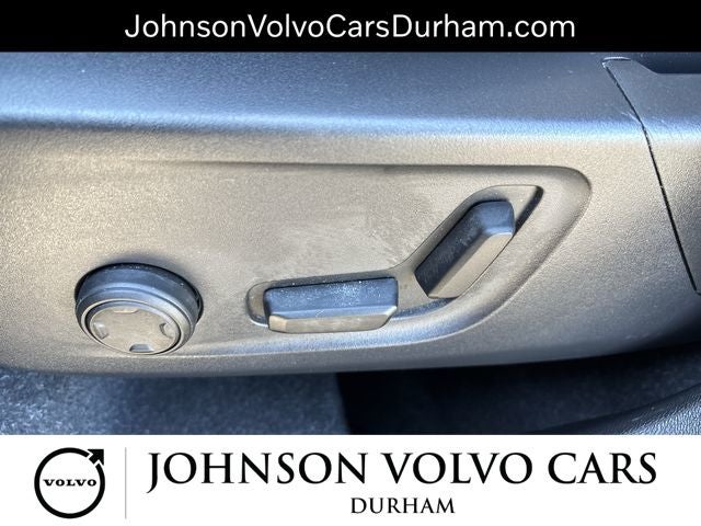 2023 Volvo XC40 B5 Plus Bright Theme