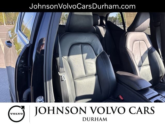 2023 Volvo XC40 B5 Plus Bright Theme