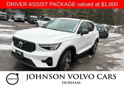 2023 Volvo XC40 B5 Plus Dark Theme