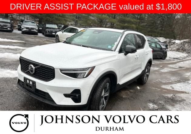 2023 Volvo XC40 B5 Plus Dark Theme