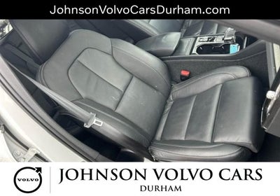 2023 Volvo XC40 B5 Plus Dark Theme