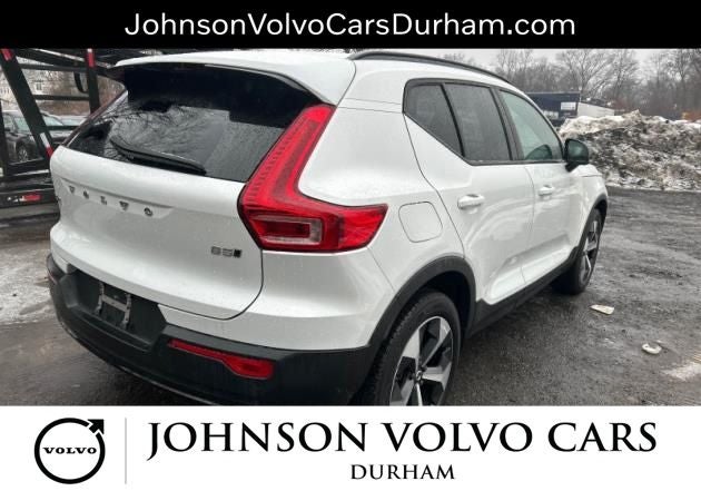 2023 Volvo XC40 B5 Plus Dark Theme