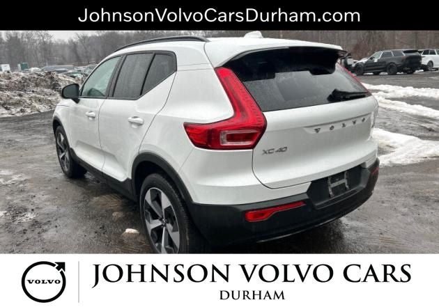 2023 Volvo XC40 B5 Plus Dark Theme
