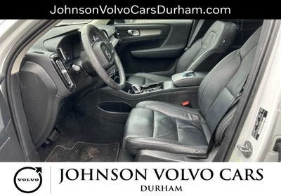 2023 Volvo XC40 B5 Plus Dark Theme