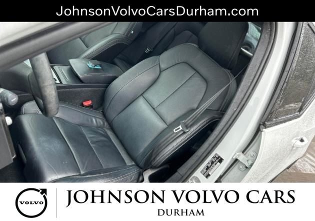 2023 Volvo XC40 B5 Plus Dark Theme