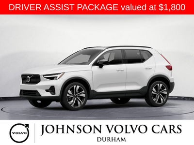2023 Volvo XC40 B5 Plus Dark Theme