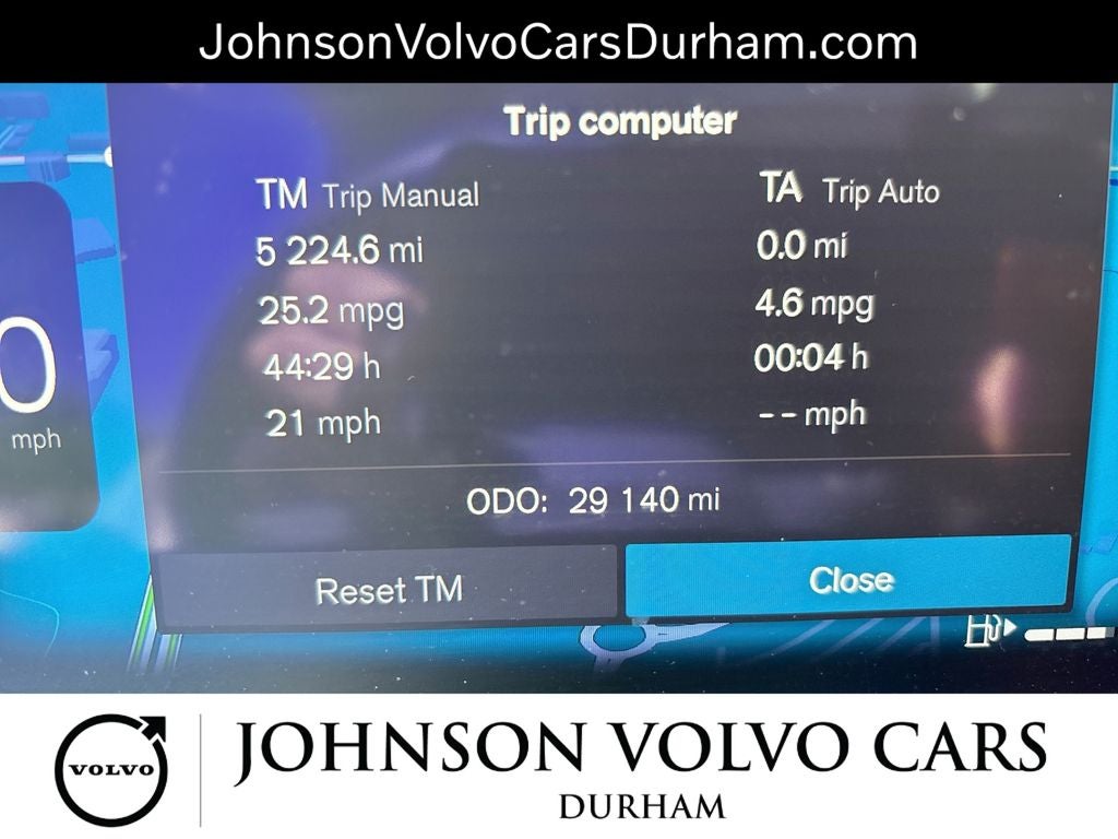 2023 Volvo XC40 B5 Plus Dark Theme
