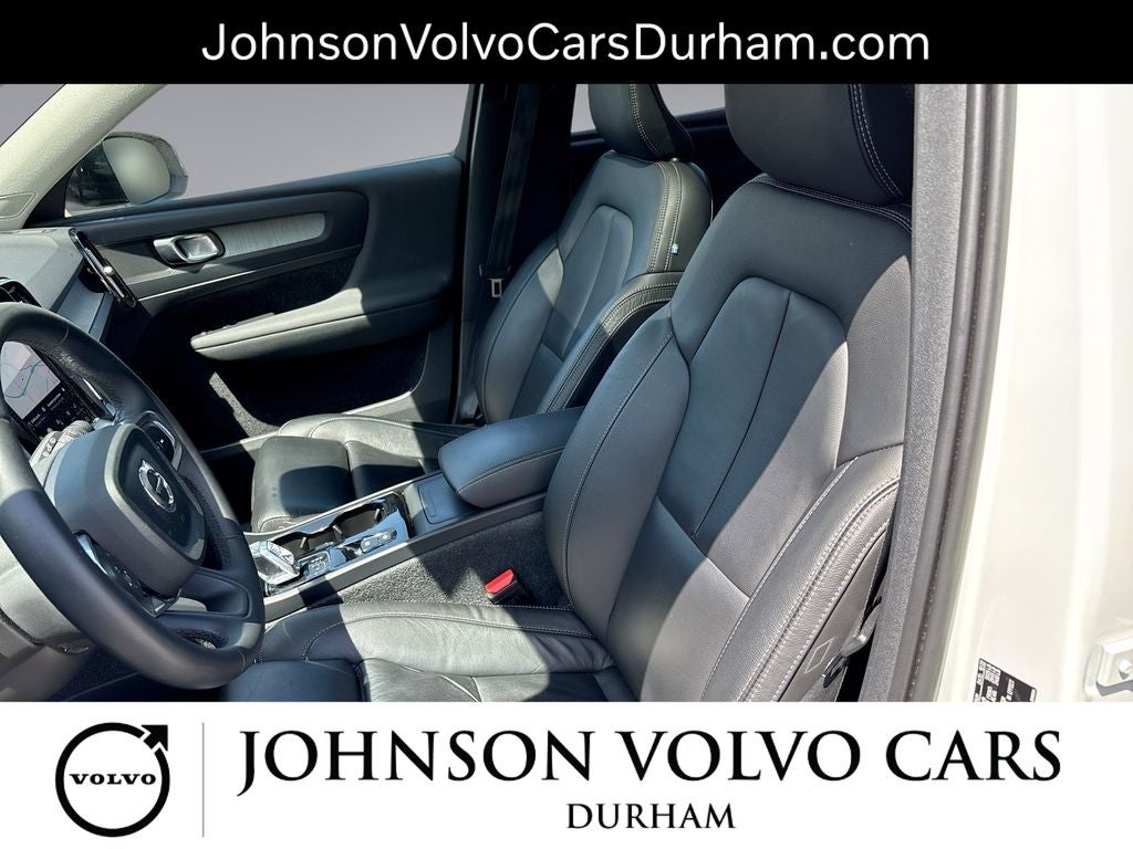 2023 Volvo XC40 B5 Plus Dark Theme