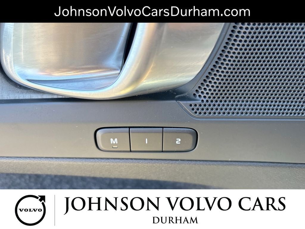 2023 Volvo XC40 B5 Plus Dark Theme