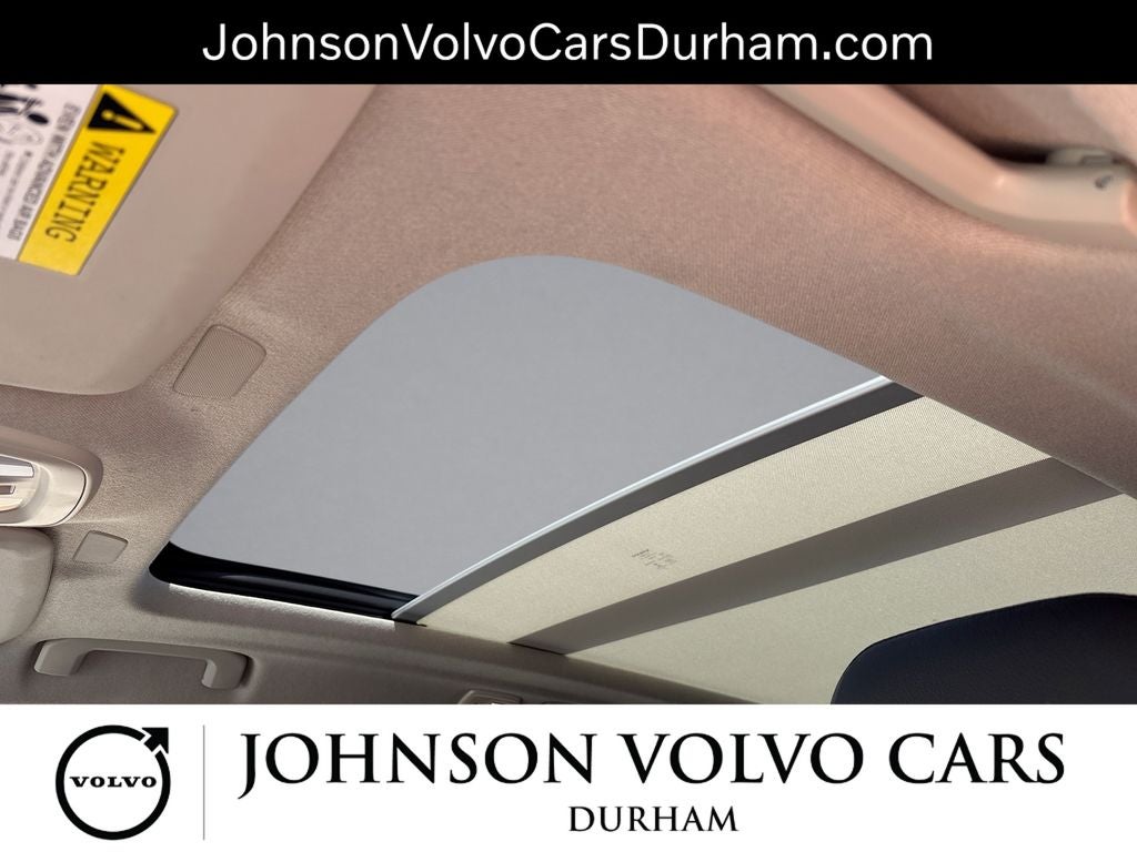 2023 Volvo XC40 B5 Plus Dark Theme