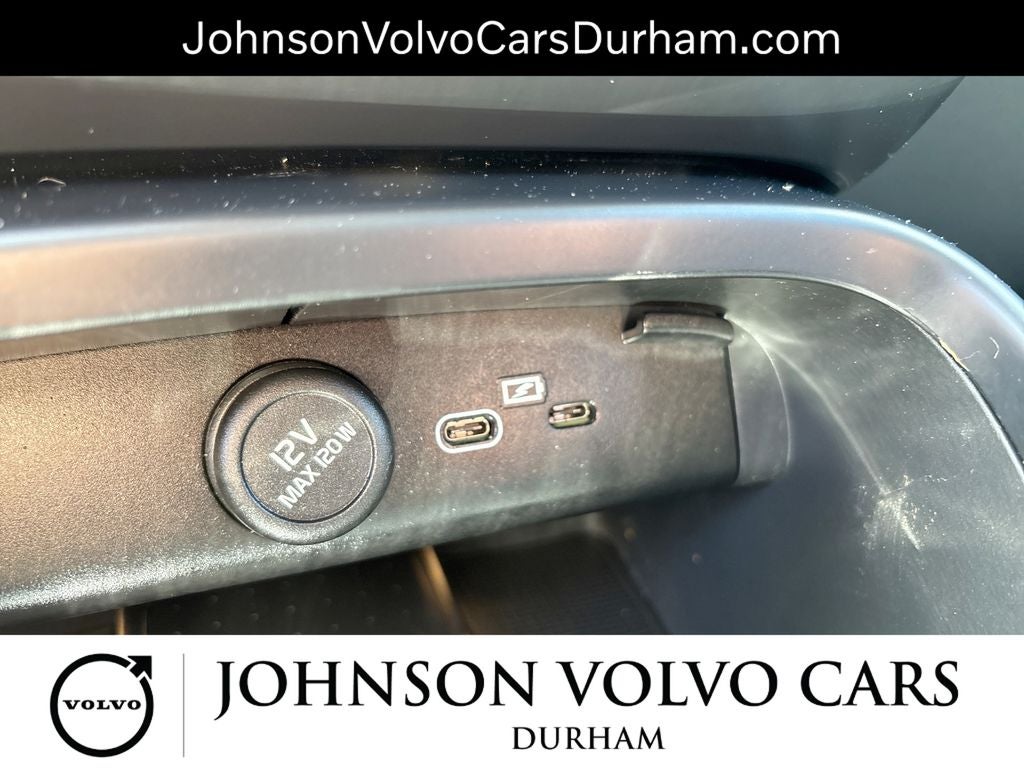 2023 Volvo XC40 B5 Plus Dark Theme
