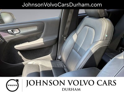 2023 Volvo XC40 B5 Plus Dark Theme