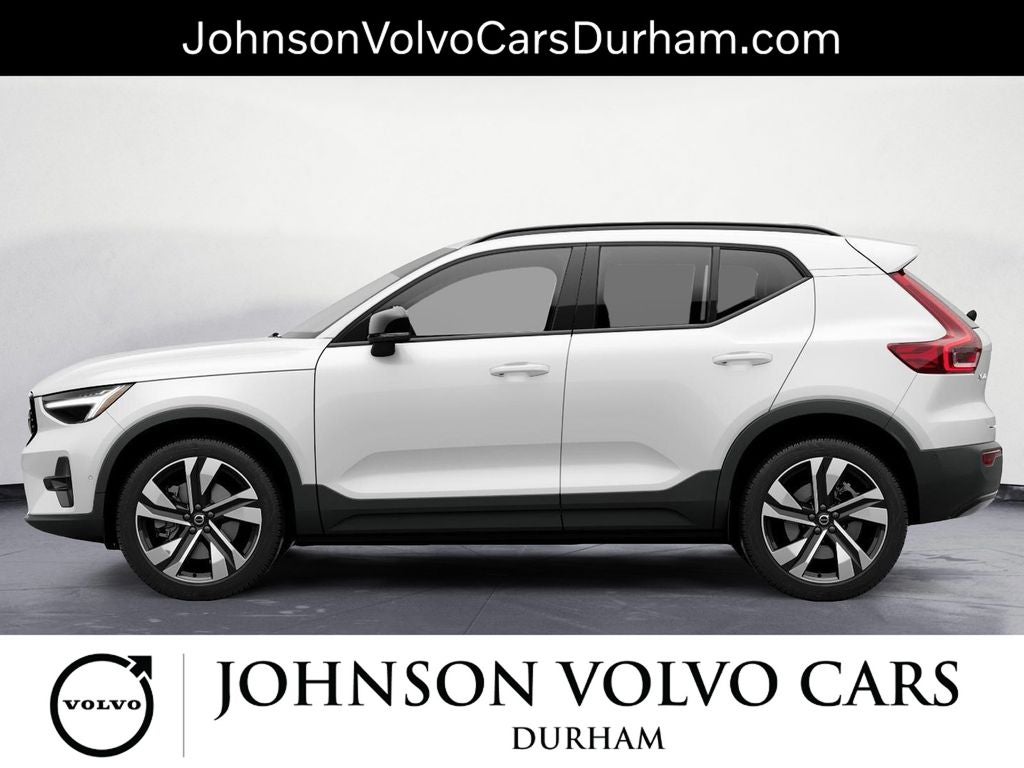 2023 Volvo XC40 B5 Plus Dark Theme
