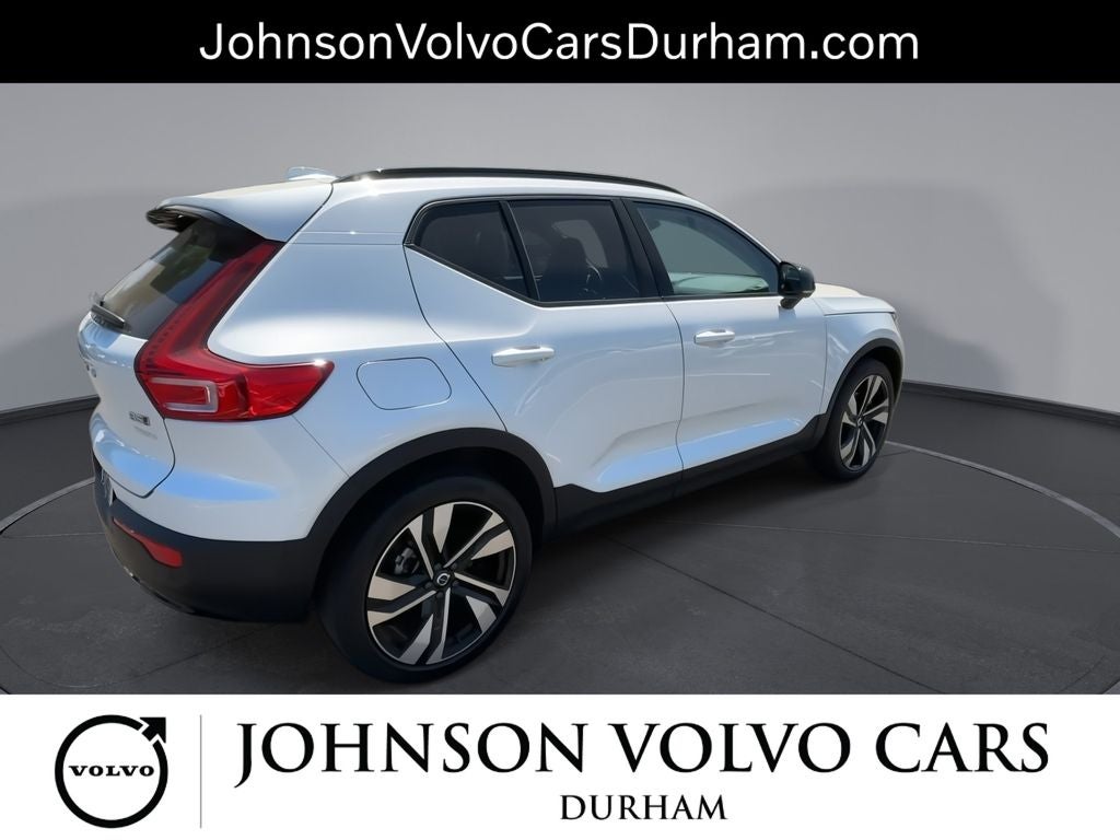2023 Volvo XC40 B5 Plus Dark Theme