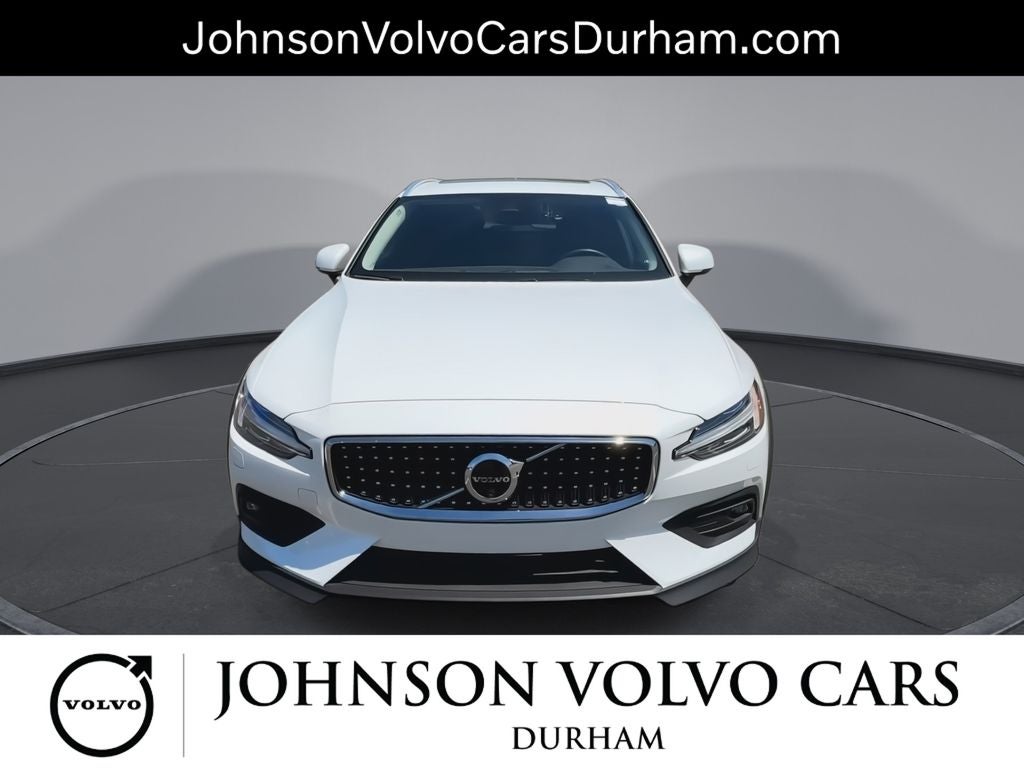 2025 Volvo V60 Cross Country B5 Plus