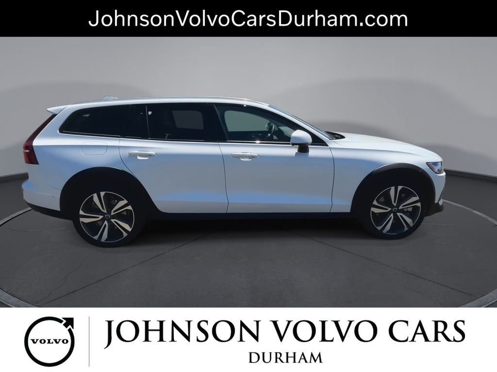 2025 Volvo V60 Cross Country B5 Plus