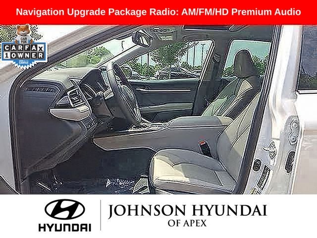 2022 Toyota Camry Hybrid XLE