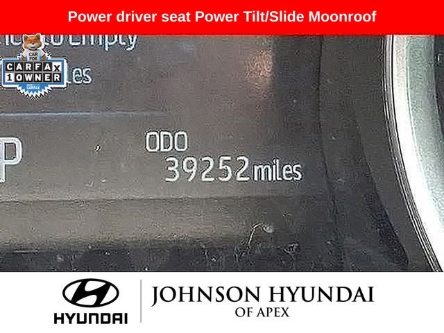 2022 Toyota Camry Hybrid XLE
