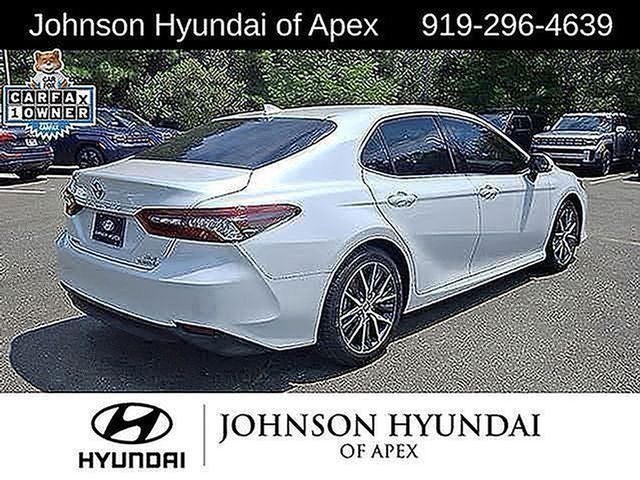 2022 Toyota Camry Hybrid XLE