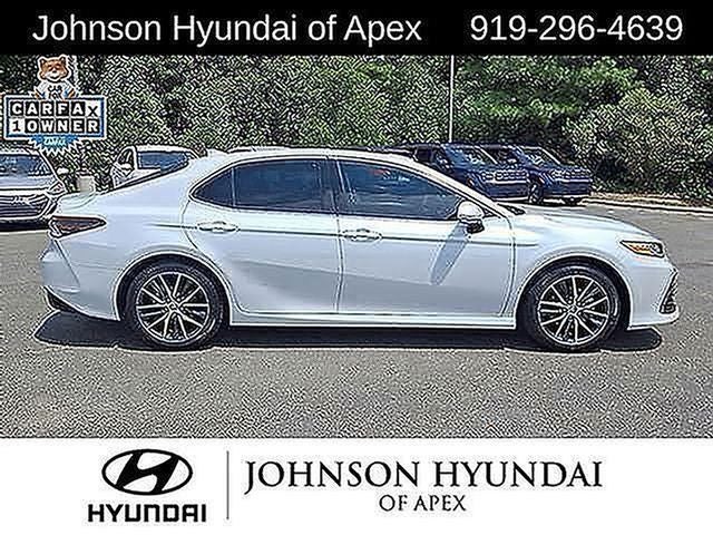 2022 Toyota Camry Hybrid XLE