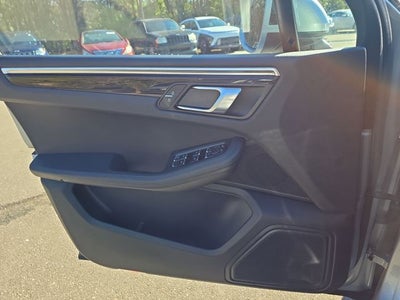 2020 Porsche Macan Base