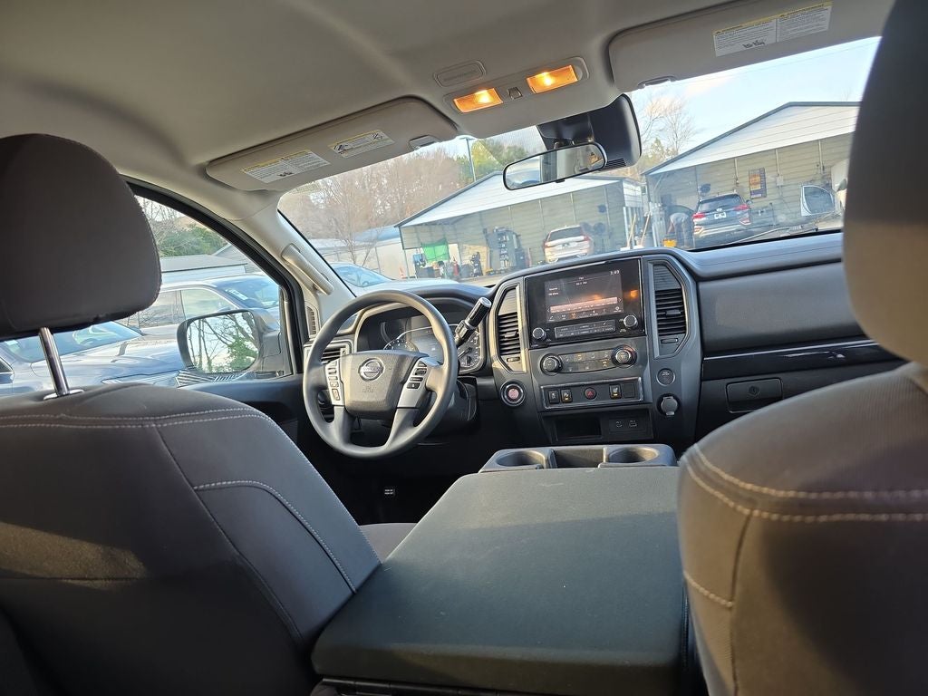 2022 Nissan Titan SV