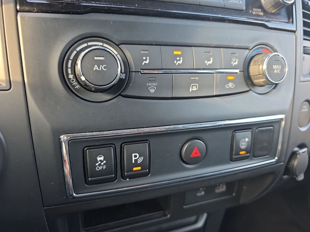 2022 Nissan Titan SV