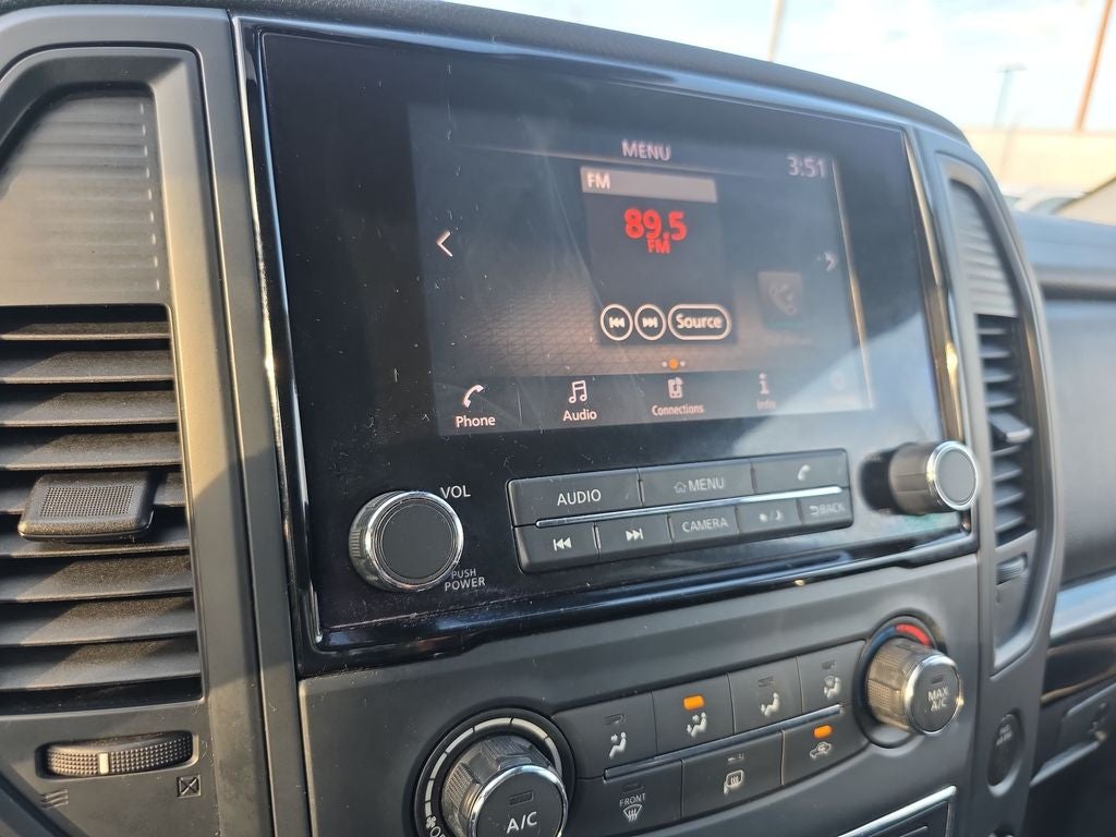 2022 Nissan Titan SV