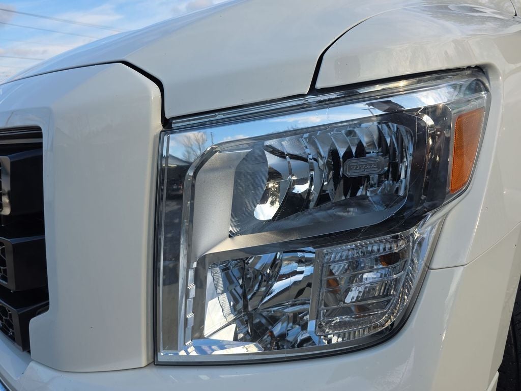 2022 Nissan Titan SV