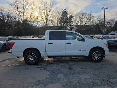 2022 Nissan Titan SV