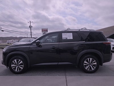 2023 Nissan Pathfinder SL
