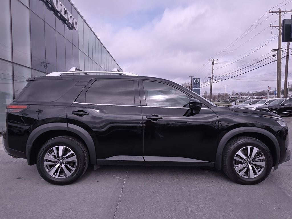 2023 Nissan Pathfinder SL