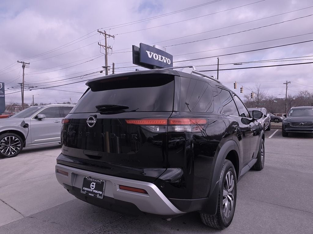 2023 Nissan Pathfinder SL